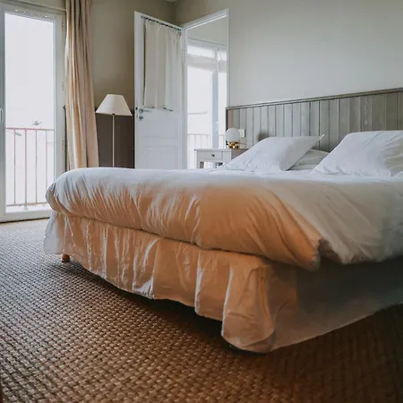 Hotel Rivage, Et Table *